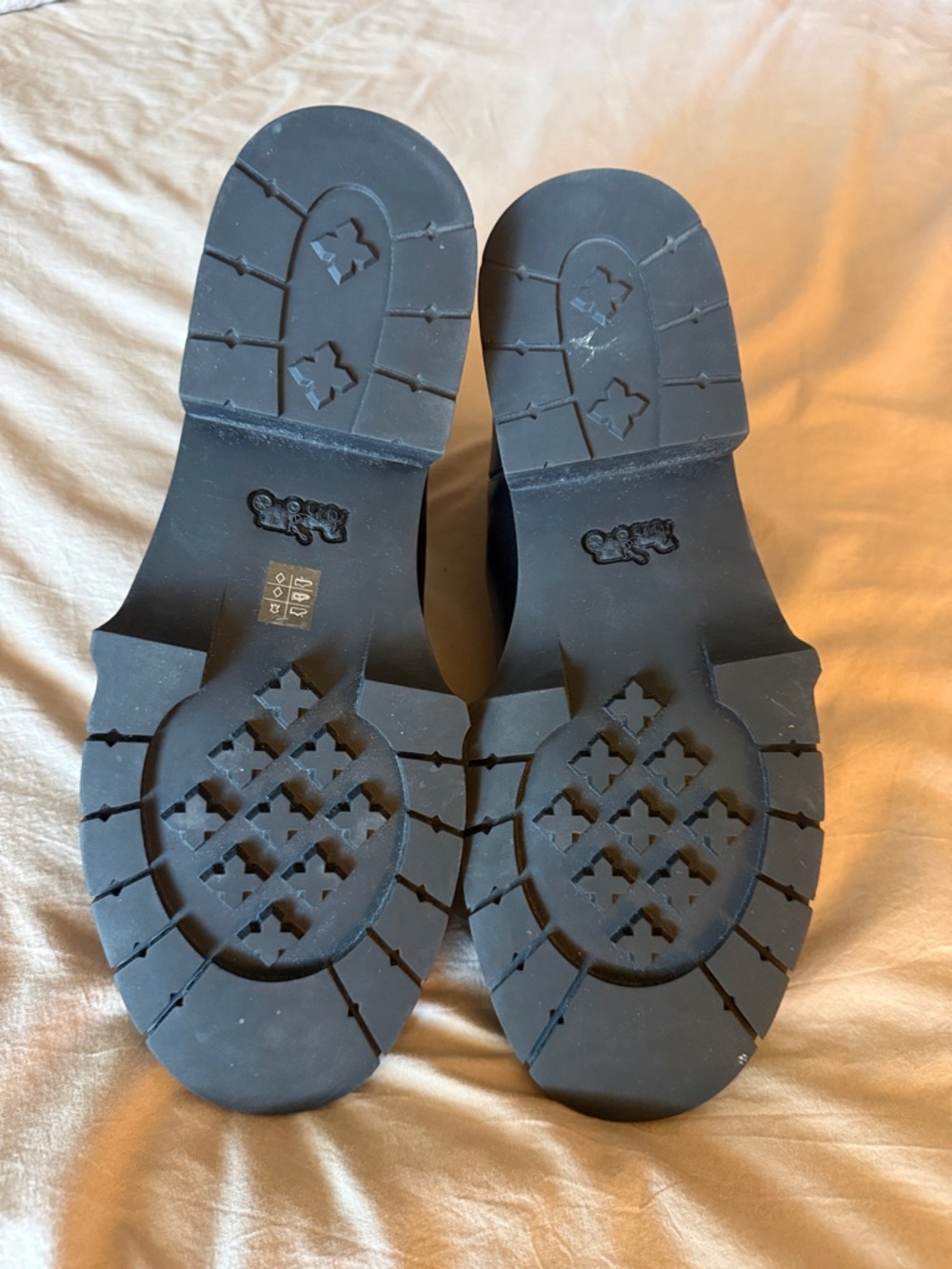 Coach Women’s Black Leather Chelsea Boots size 9.5 - Picture 6 of 9